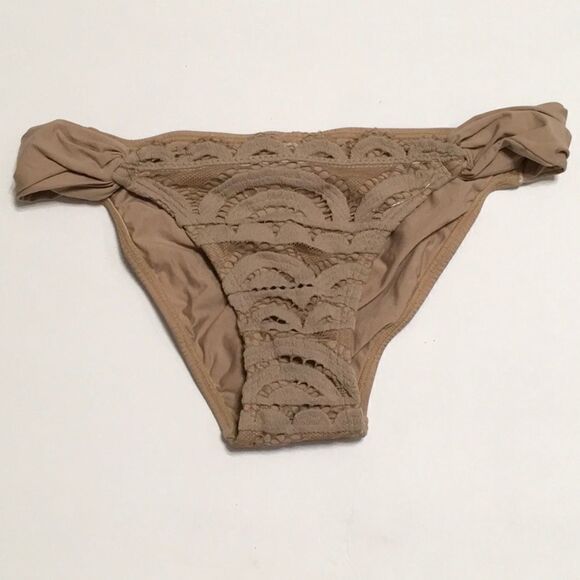 New. PILYQ water lily lace bikini bottoms. Small - Picture 2 of 5